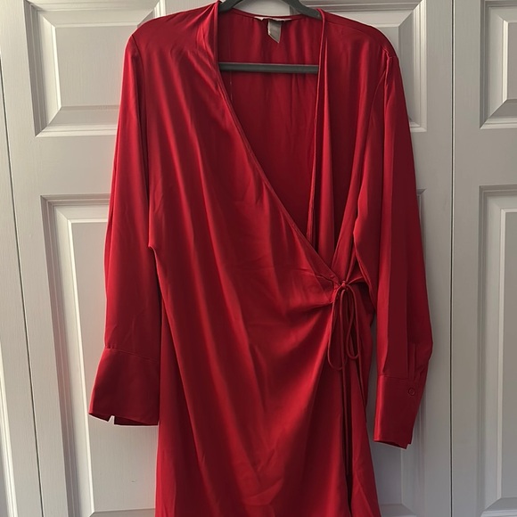 H&M Dresses & Skirts - Elegant Red Wrap Dress